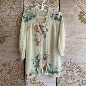 johnny was embroidered blouse